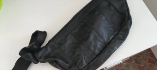 Riñonera piel negra