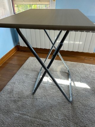 Mesa plegable madera y metal. 75x52cm