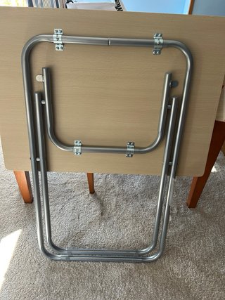 Mesa plegable madera y metal. 75x52cm