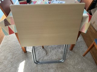 Mesa plegable madera y metal. 75x52cm