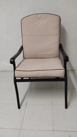 Sillón de exterior negro, cojines beige pack de 6