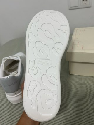 Alexander McQueen Blancas y Grises