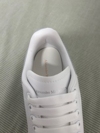 Alexander McQueen Blancas y Grises