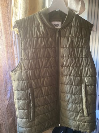 Chaleco Zara verde oliva