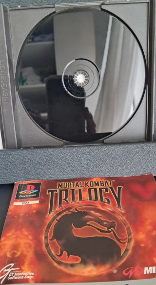 Mortal Kombat Trilogy Platinum PS1 completo.