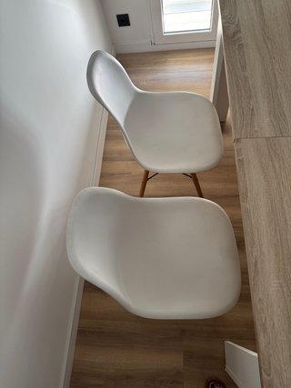 Set salón: mesa, sillas, mueble TV y estantería