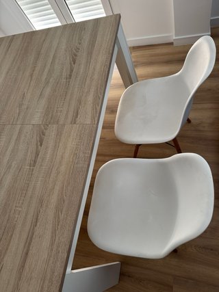 Set salón: mesa, sillas, mueble TV y estantería