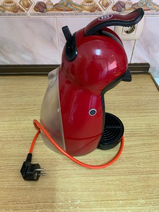 Cafetera Dolce Gusto Delonghi Roja