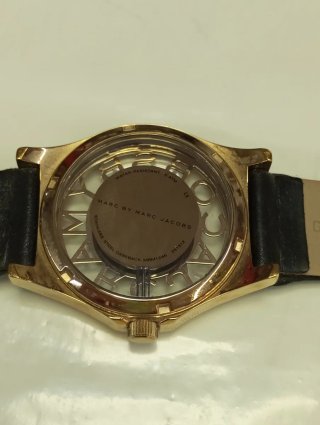 Reloj Marc Jacobs Negro y Dorado