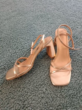 Sandalias doradas