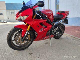 Triumph Daytona 675 Sportbike Roja