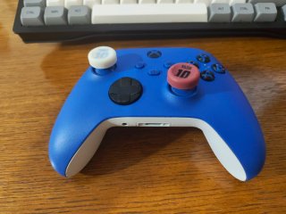Mando Xbox Azul Eléctrico + grips + pilas