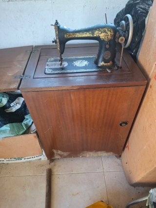 Máquina de coser Singer antigua
