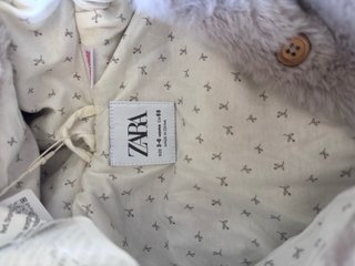 Buzo de pelo para bebé de Zara sin estrenar