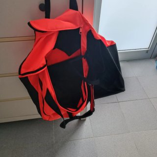 Bolso deportivo Puma naranja y negro