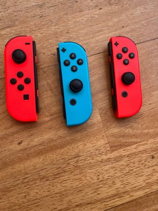 Consola Nintendo Switch Original + 3 Joy-Cons y Ju