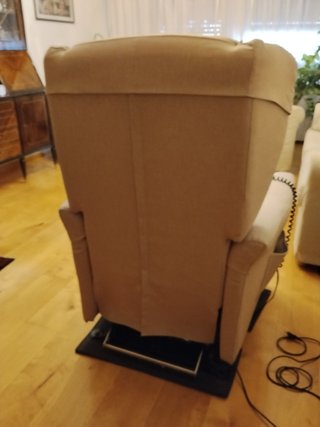Poltrona alzapersona elettrica con telecomando