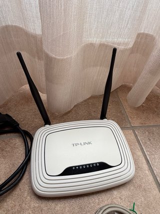 Router TP-Link Blanco con Antenas
