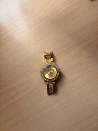 Reloj Guess Dorado con Cristales
