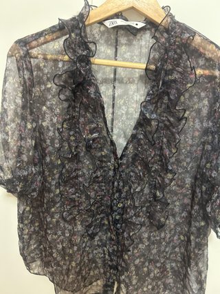Blusa Zara Transparente Flores Manga Corta