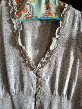 Abito midi con volant in seta