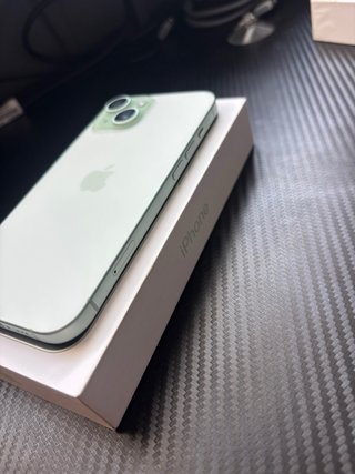 iPhone 15 Verde