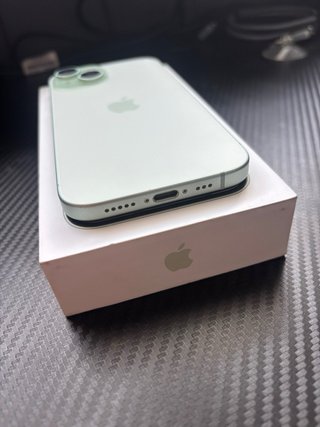 iPhone 15 Verde