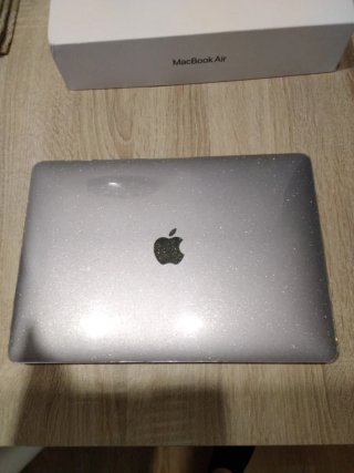 MacBook Air con acabado brillante