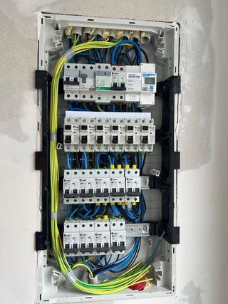 Electricista / Averías, instalaciones y reformas