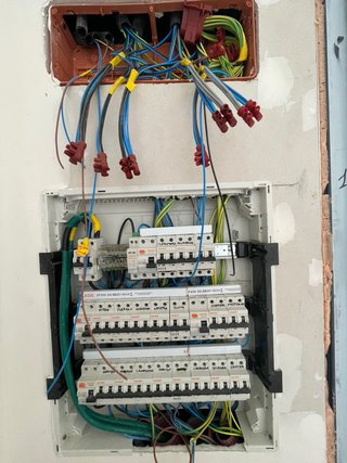 Electricista / Averías, instalaciones y reformas