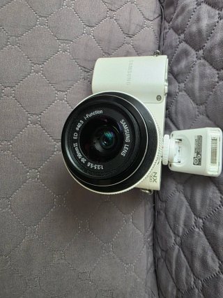 Cámara Samsung NX1000 Blanca + Objetivo 20-50