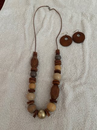 Juegos de collares y pendientes.Precio por juego