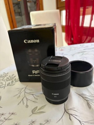 Canon RF 85mm F2 Macro IS STM