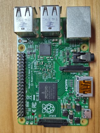Raspberry Pi 2 Model B con carcasa