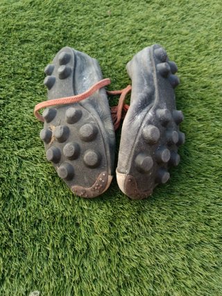 Botas de fútbol antiguas Yate