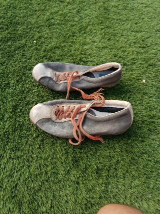 Botas de fútbol antiguas Yate