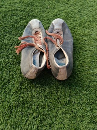 Botas de fútbol antiguas Yate