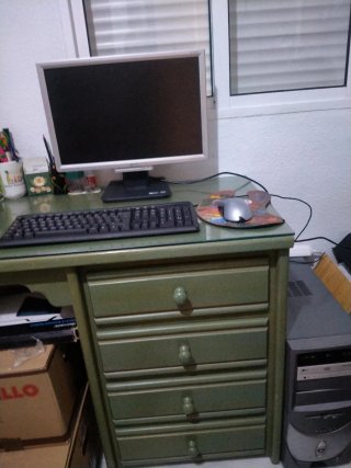 Computer desktop grigio completo