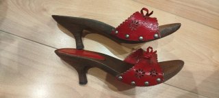 Zapatos de tacón rojos charol 38
