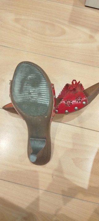 Zapatos de tacón rojos charol 38