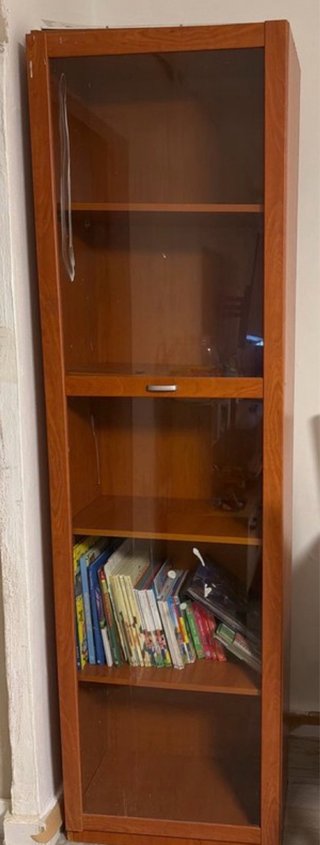 Librería madera con cristal