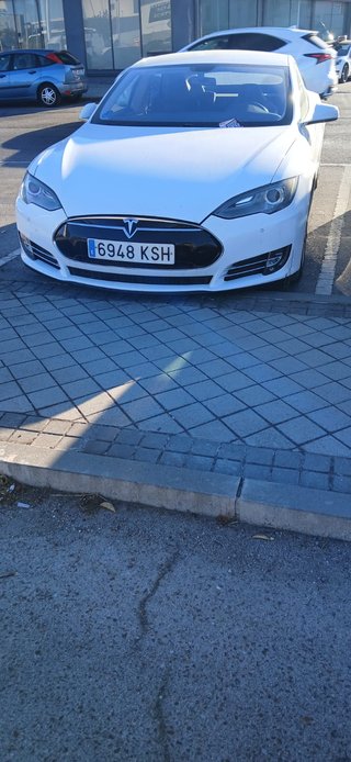 Tesla Model S 2014
