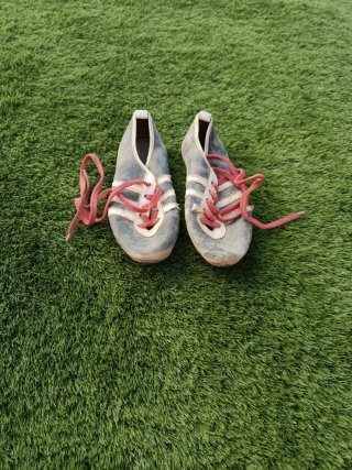 Botas de fútbol Adidas antiguas