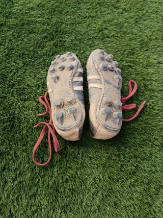 Botas de fútbol Adidas antiguas