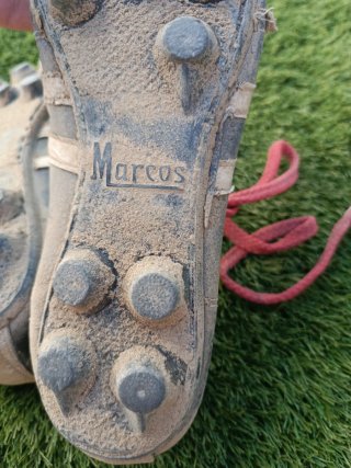 Botas de fútbol Adidas antiguas