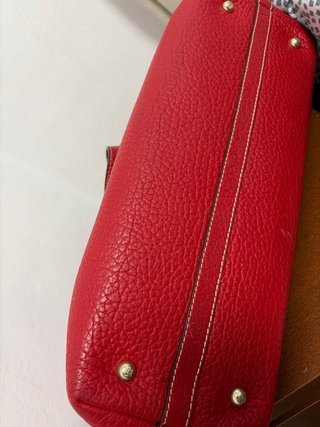 Bolso Carolina Herrera Rojo con Charm Dorado