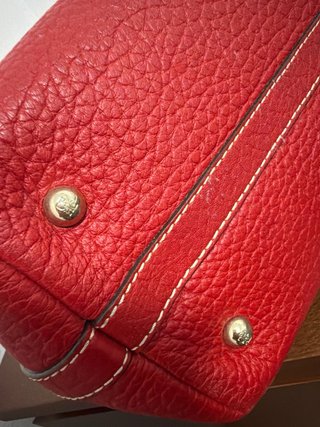 Bolso Carolina Herrera Rojo con Charm Dorado