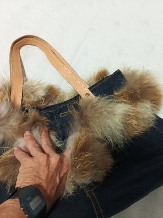 Bolso japonés hecho a mano con jeans, cuero y pelo