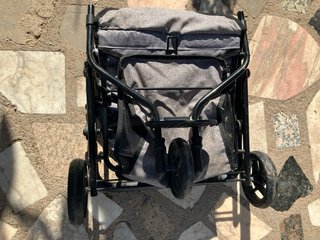 Carrito gemelar para muñecas