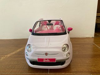 Coche Barbie Fiat 500 Blanco y Rosa